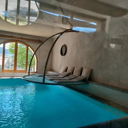 Sublime Spa, Piscine Indoor * Mostuéjouls